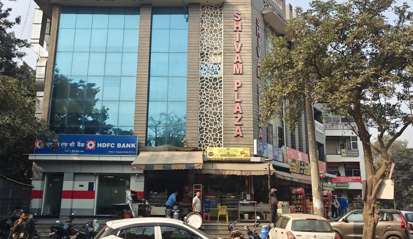 Shivam Plaza commercial building in Delta-1, Greater Noida - A fully leased retail destination